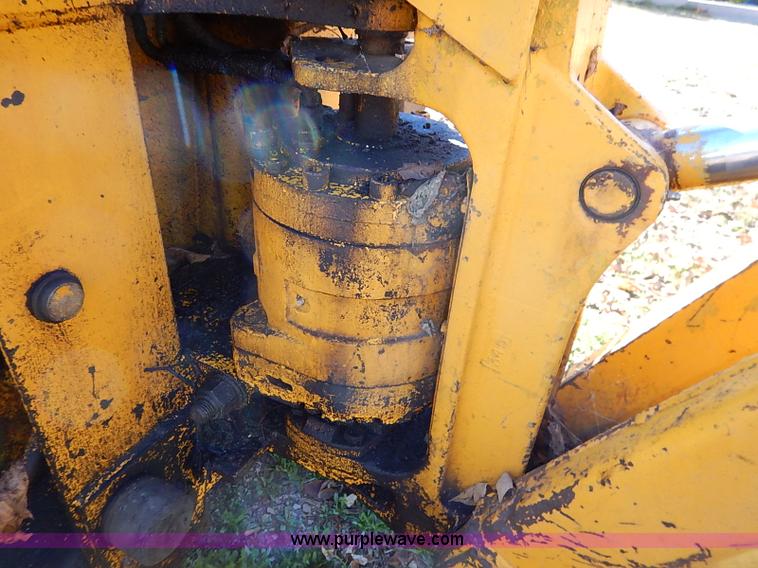 image for item I5381 1968 Massey Ferguson 2135 backhoe