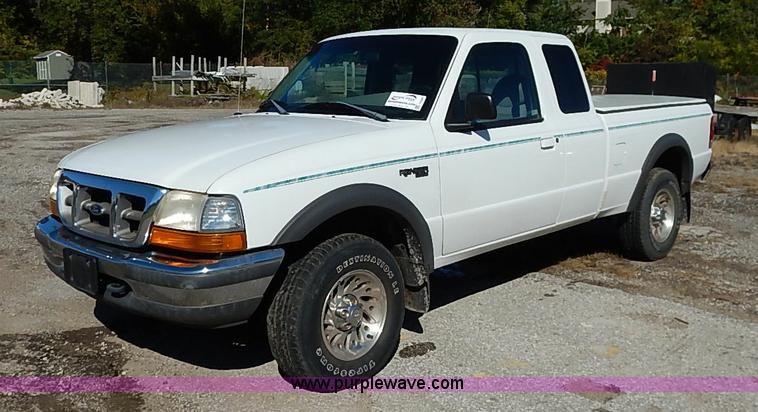 image for item I5389 1998 Ford Ranger XLT SuperCab pickup truck