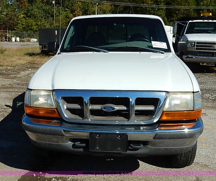 image for item I5389 1998 Ford Ranger XLT SuperCab pickup truck