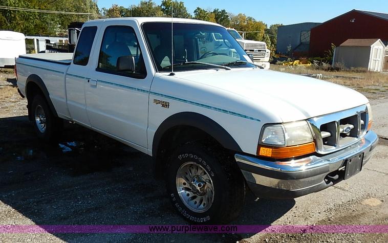 image for item I5389 1998 Ford Ranger XLT SuperCab pickup truck