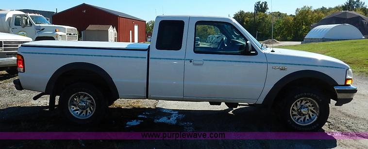 image for item I5389 1998 Ford Ranger XLT SuperCab pickup truck