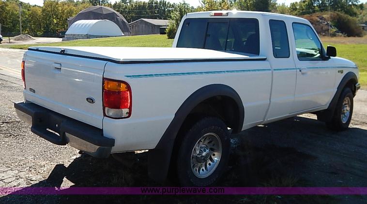 image for item I5389 1998 Ford Ranger XLT SuperCab pickup truck