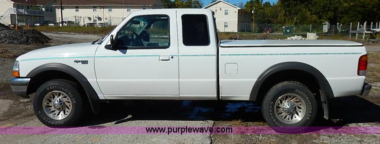 image for item I5389 1998 Ford Ranger XLT SuperCab pickup truck