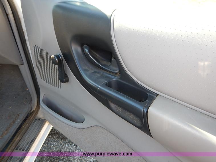 image for item I5389 1998 Ford Ranger XLT SuperCab pickup truck