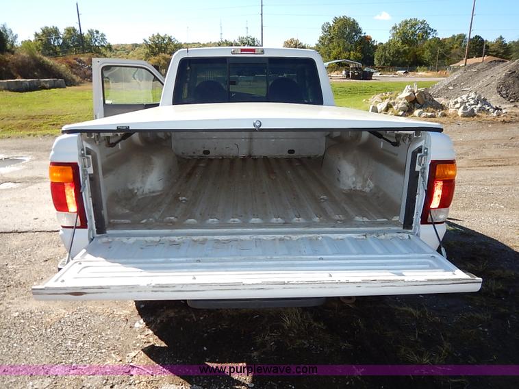 image for item I5389 1998 Ford Ranger XLT SuperCab pickup truck