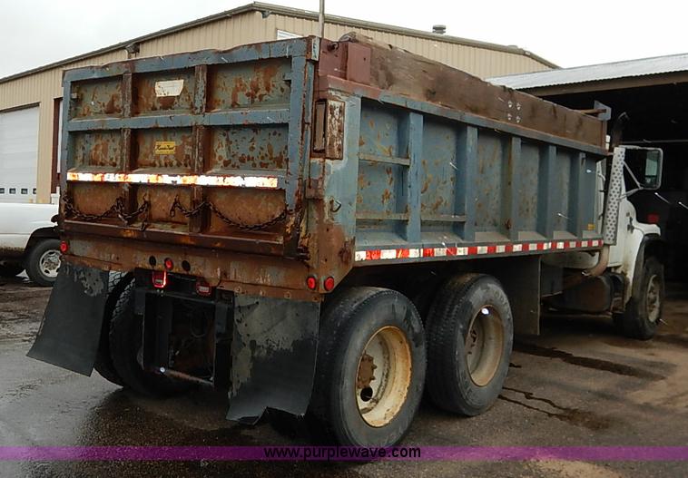 image for item I5405 1989 International S1900 dump truck