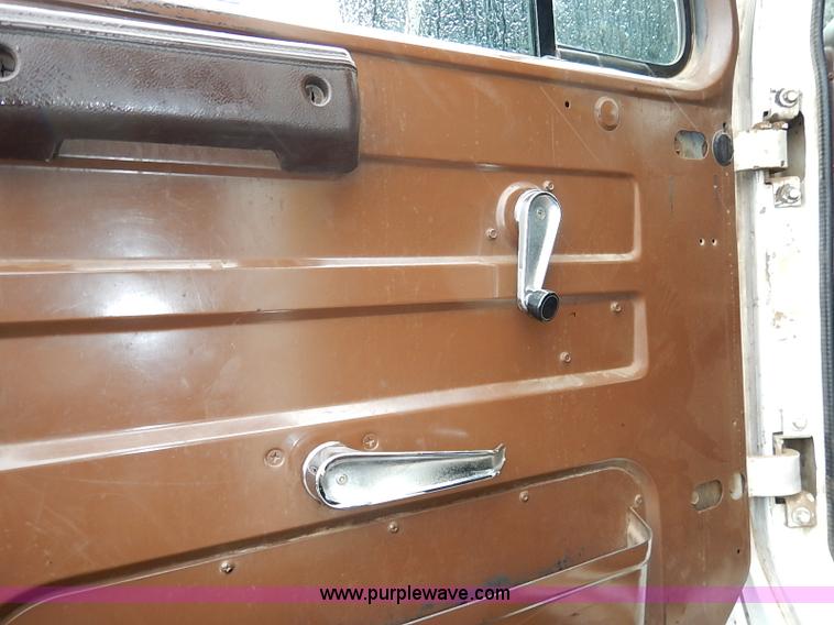 image for item I5405 1989 International S1900 dump truck