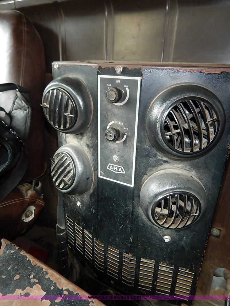 image for item I5405 1989 International S1900 dump truck