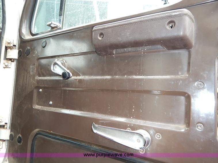 image for item I5405 1989 International S1900 dump truck