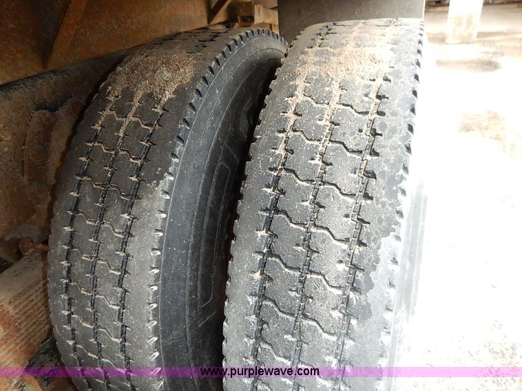 image for item I5405 1989 International S1900 dump truck