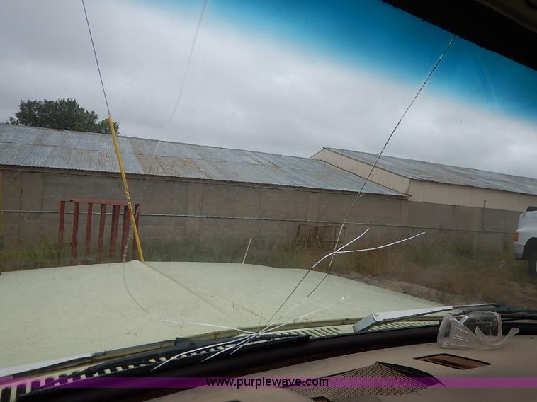 image for item I5408 1975 Ford F600 flatbed truck