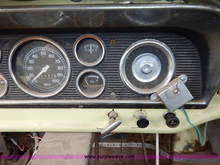 image for item I5408 1975 Ford F600 flatbed truck