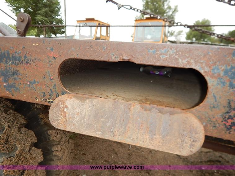 image for item I5408 1975 Ford F600 flatbed truck