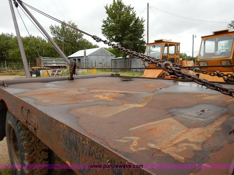 image for item I5408 1975 Ford F600 flatbed truck