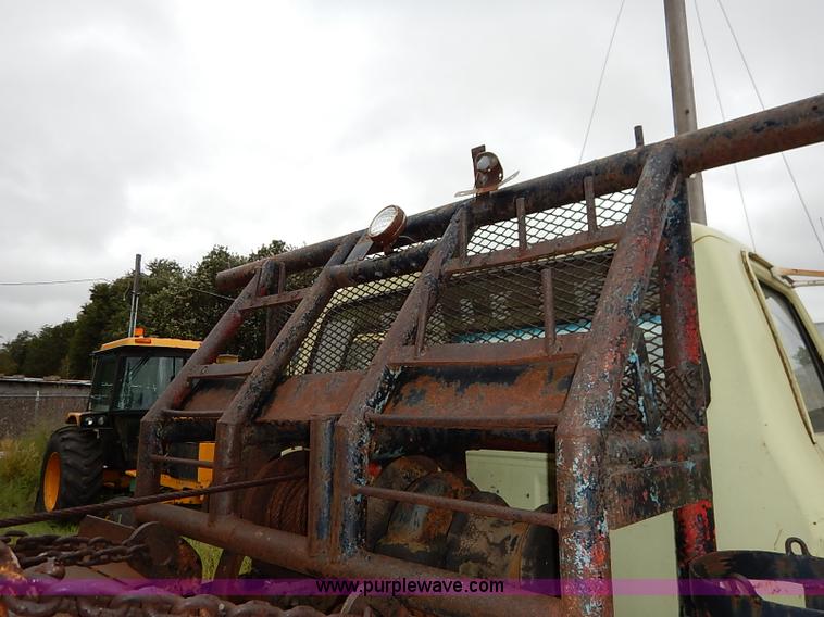 image for item I5408 1975 Ford F600 flatbed truck