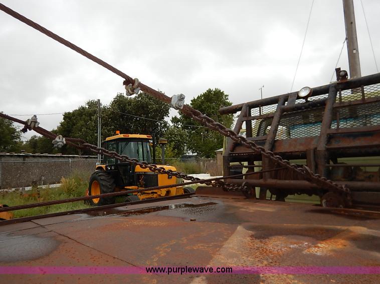 image for item I5408 1975 Ford F600 flatbed truck