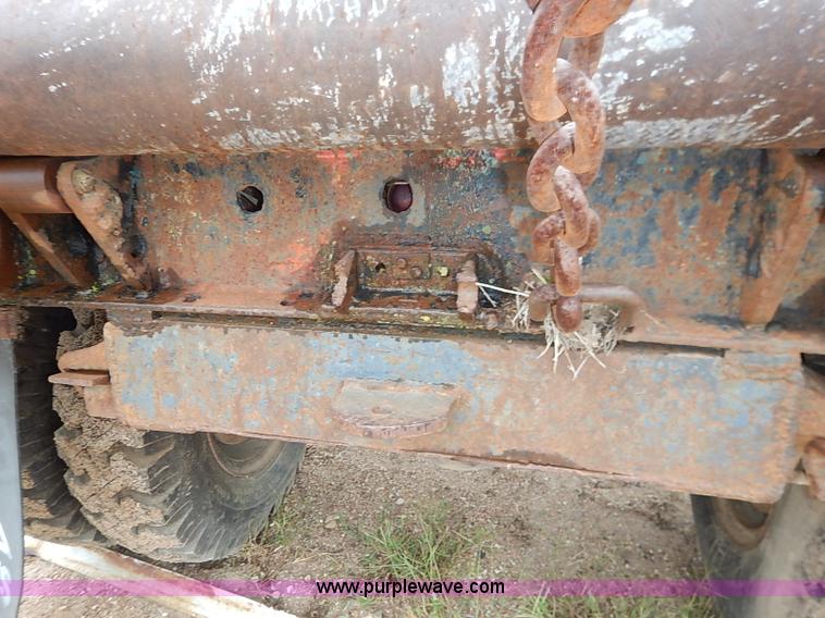 image for item I5408 1975 Ford F600 flatbed truck