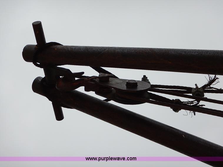 image for item I5408 1975 Ford F600 flatbed truck