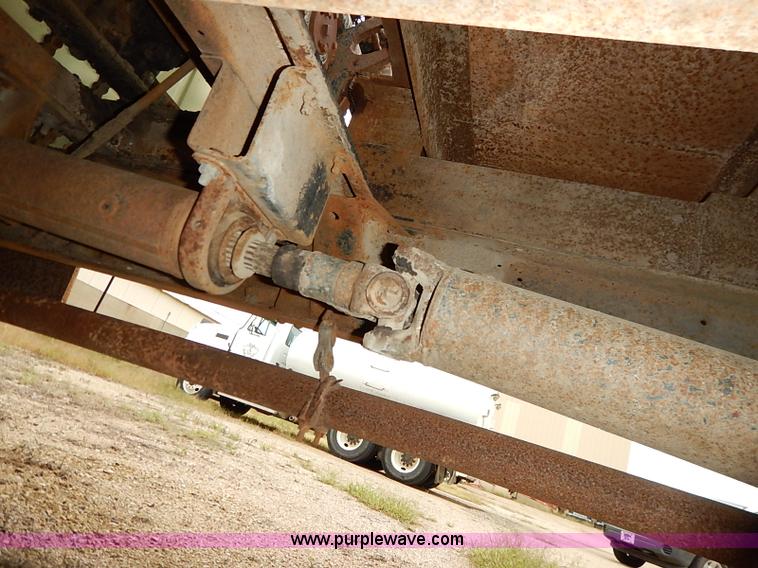 image for item I5408 1975 Ford F600 flatbed truck