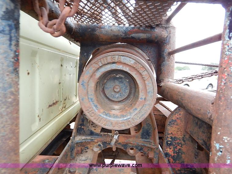 image for item I5408 1975 Ford F600 flatbed truck