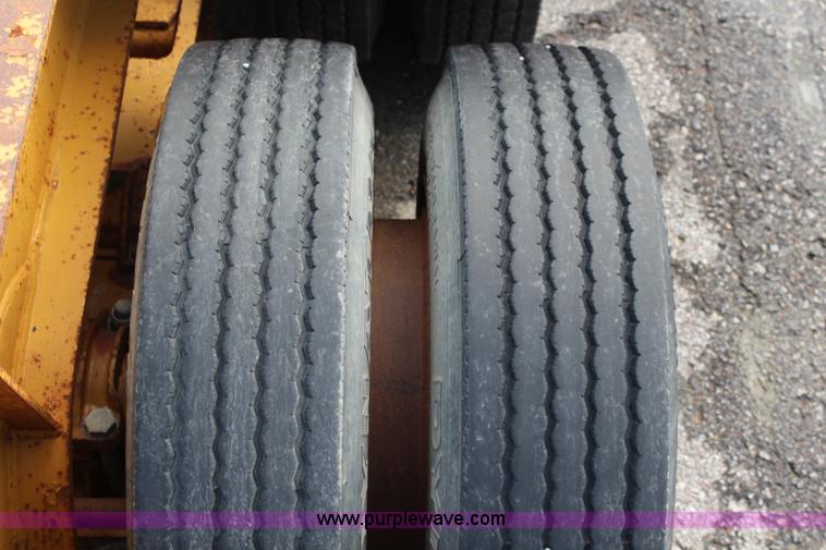 image for item I5864 1986 Trail King 50 ton detachable lowboy trailer