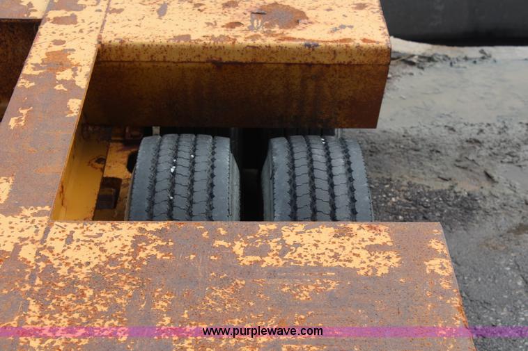 image for item I5864 1986 Trail King 50 ton detachable lowboy trailer