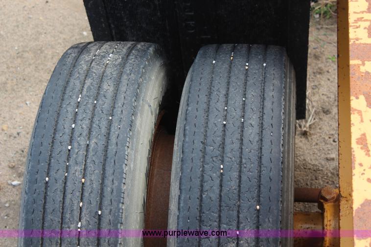 image for item I5864 1986 Trail King 50 ton detachable lowboy trailer