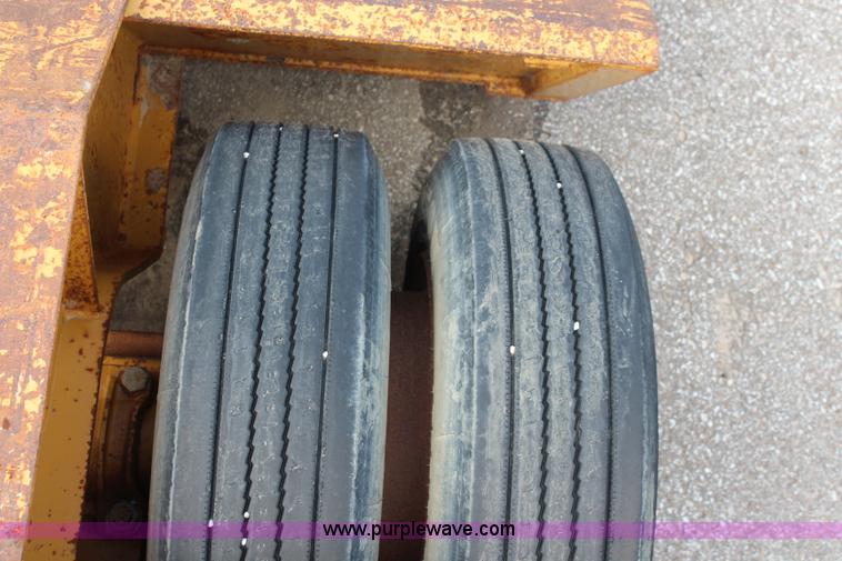 image for item I5864 1986 Trail King 50 ton detachable lowboy trailer