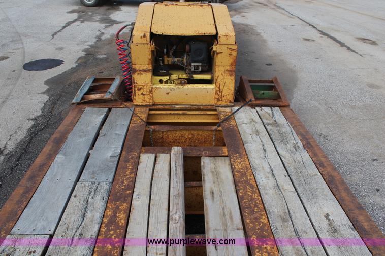 image for item I5864 1986 Trail King 50 ton detachable lowboy trailer