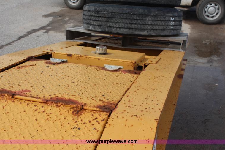 image for item I5864 1986 Trail King 50 ton detachable lowboy trailer