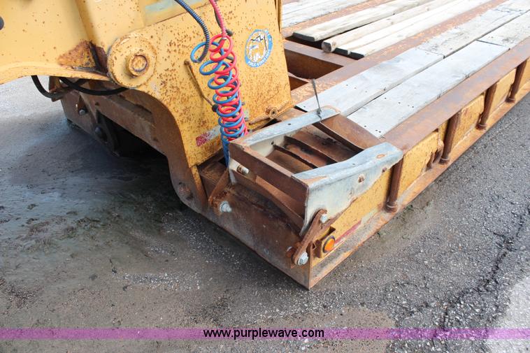 image for item I5864 1986 Trail King 50 ton detachable lowboy trailer
