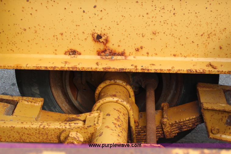 image for item I5864 1986 Trail King 50 ton detachable lowboy trailer