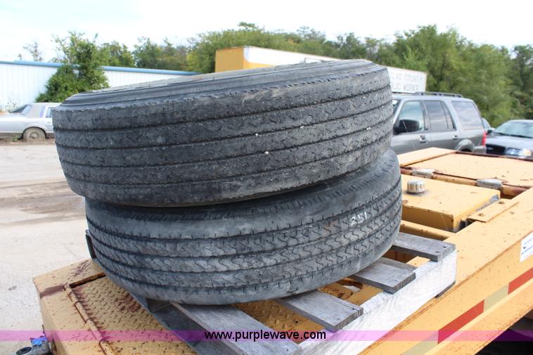 image for item I5864 1986 Trail King 50 ton detachable lowboy trailer