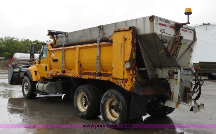 image for item I5865 2004 International 7400 dump truck