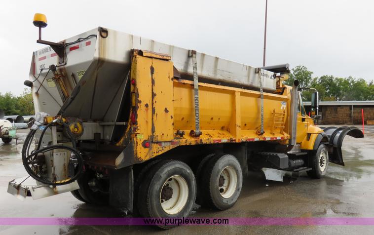 image for item I5865 2004 International 7400 dump truck