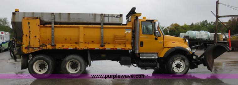image for item I5865 2004 International 7400 dump truck