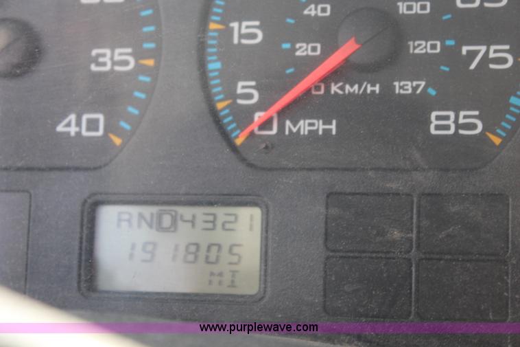 image for item I5865 2004 International 7400 dump truck