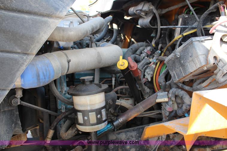 image for item I5865 2004 International 7400 dump truck