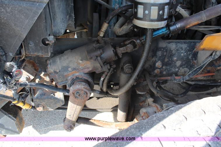 image for item I5865 2004 International 7400 dump truck