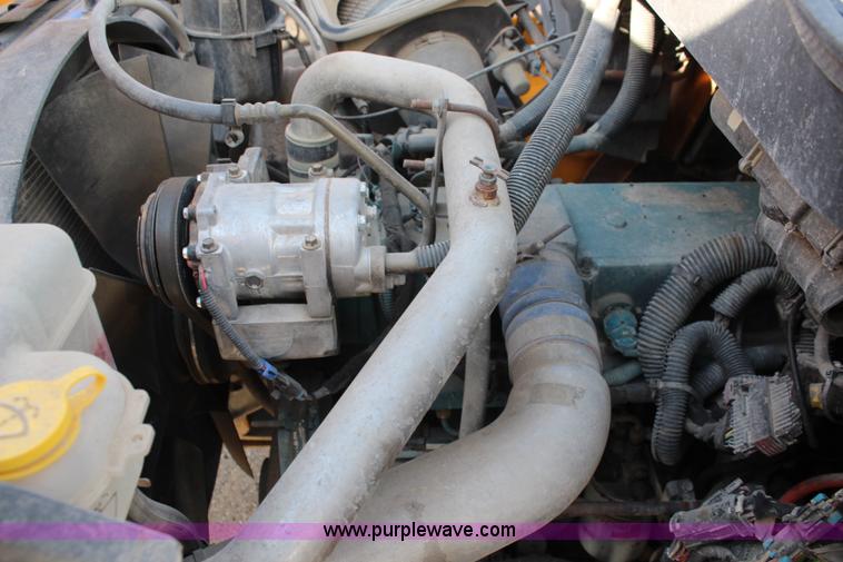 image for item I5865 2004 International 7400 dump truck