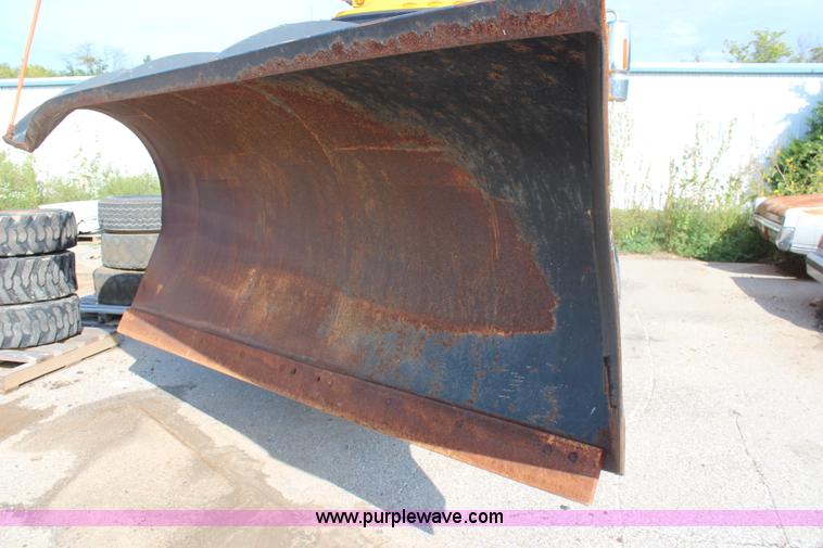 image for item I5865 2004 International 7400 dump truck