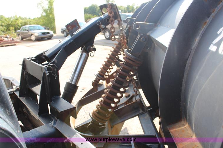 image for item I5865 2004 International 7400 dump truck