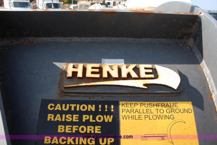 image for item I5865 2004 International 7400 dump truck