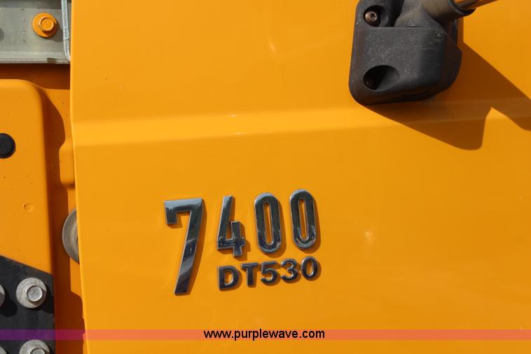 image for item I5865 2004 International 7400 dump truck