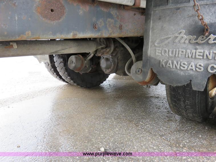 image for item I5865 2004 International 7400 dump truck