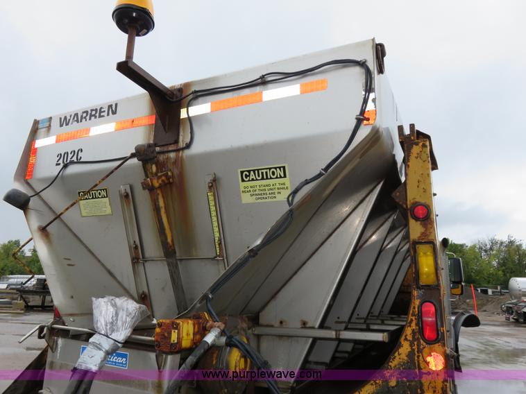 image for item I5865 2004 International 7400 dump truck