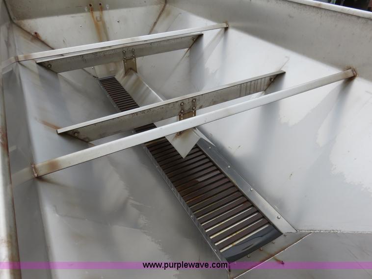 image for item I5865 2004 International 7400 dump truck