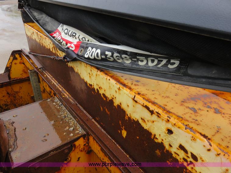 image for item I5865 2004 International 7400 dump truck