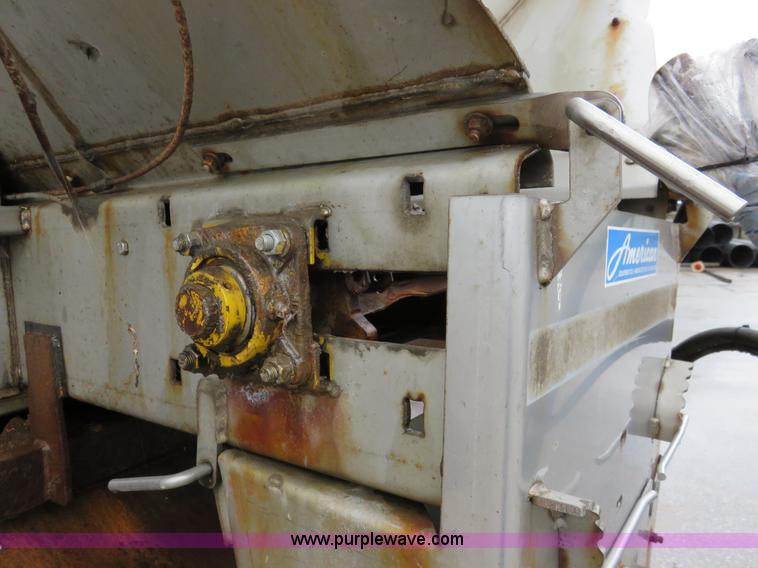 image for item I5865 2004 International 7400 dump truck