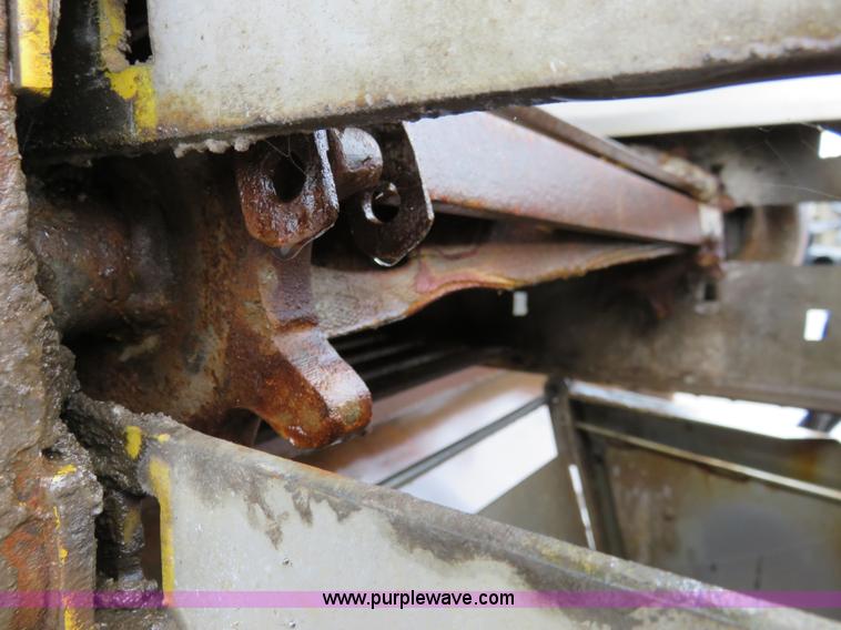 image for item I5865 2004 International 7400 dump truck